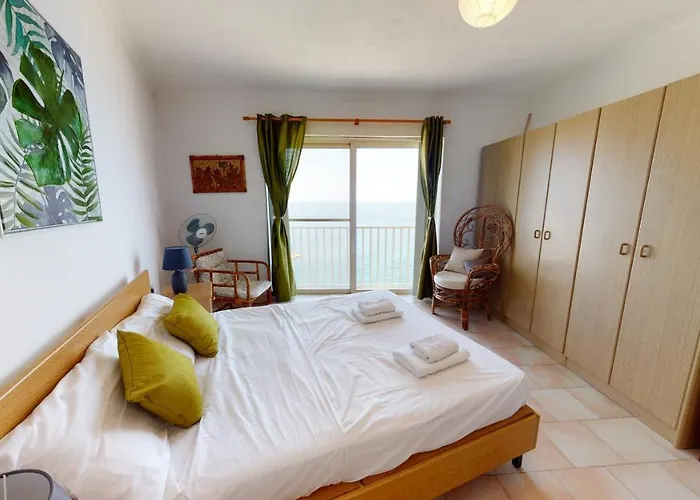 6Th Floor Seafront Apartment With Open Sea Views