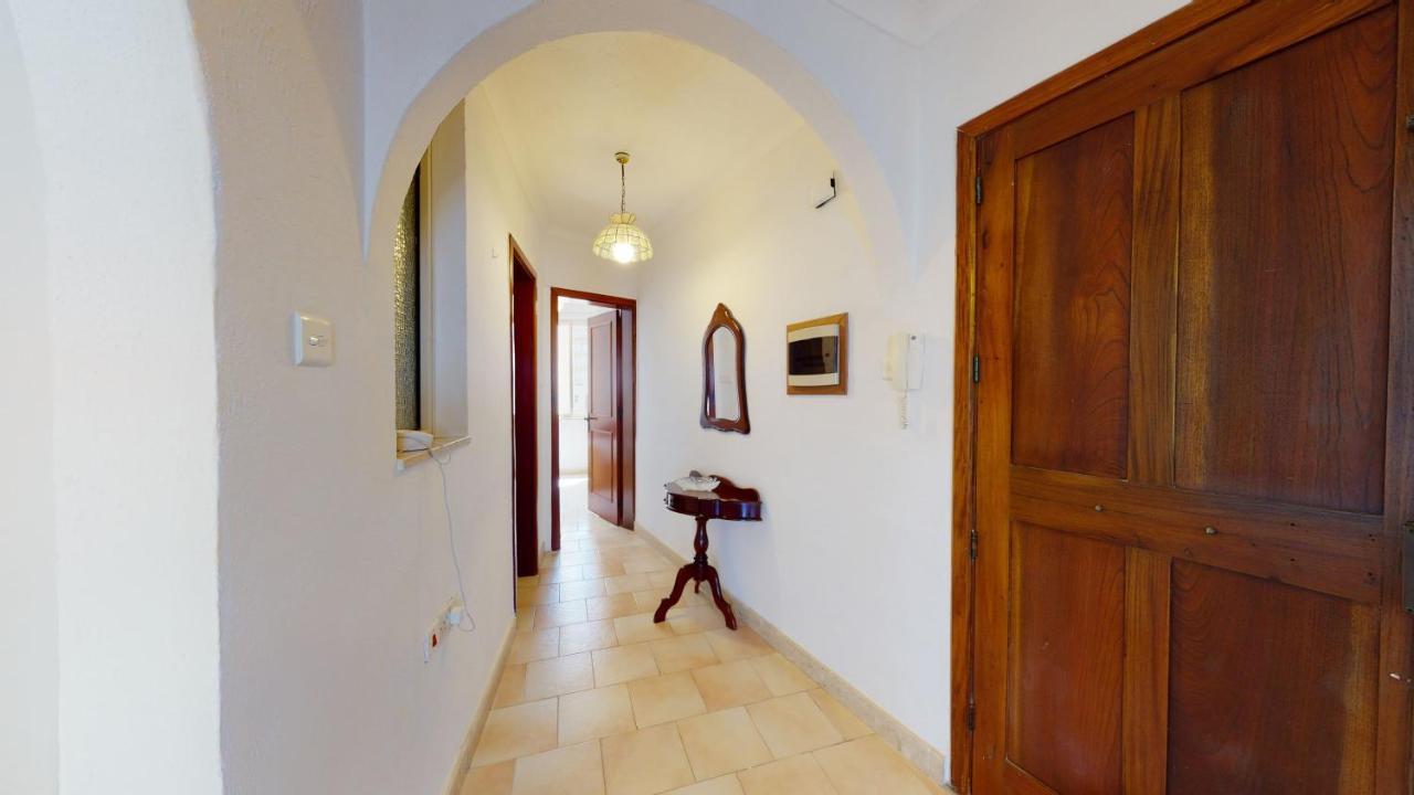 6th Floor Seafront With Open Sea Views *